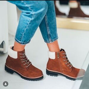 Aqua Diva Sola Suede Boots